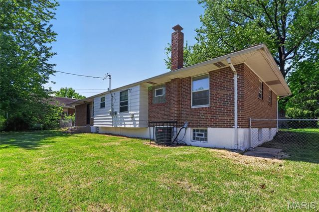 9922 Norwich Drive, St Louis, MO 63137