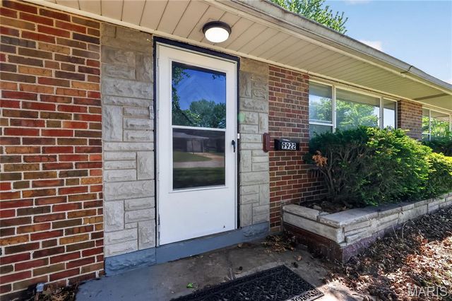 9922 Norwich Drive, St Louis, MO 63137