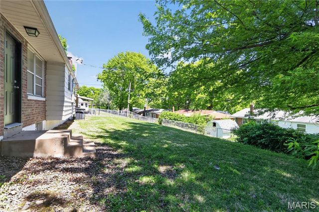 9922 Norwich Drive, St Louis, MO 63137