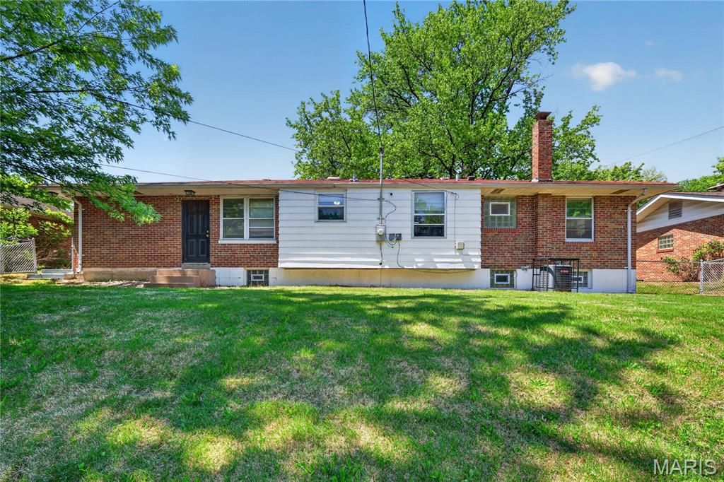 9922 Norwich Drive, St Louis, MO 63137