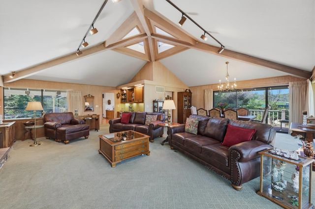 8860 Auburn Valley Rd, Auburn, CA 95602