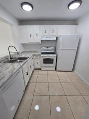 486 NW 165th St Rd B-306, Miami, FL 33169