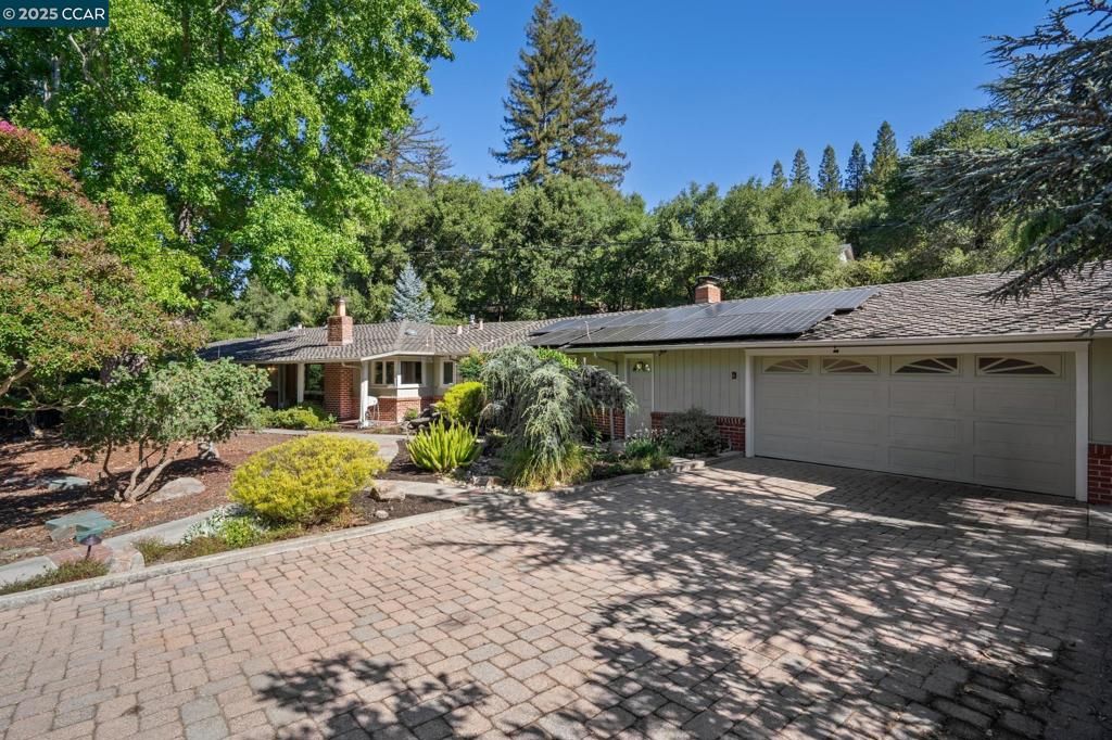 9 Lind Ct, Orinda, CA 94563