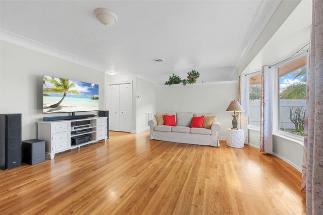 5284 NE 18th Terrace, Fort Lauderdale, FL 33308