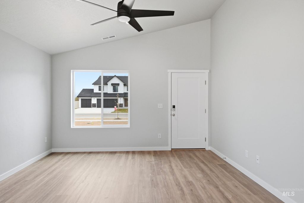 4414 S Amsterdam Ave, Nampa, ID 83686 photo 2