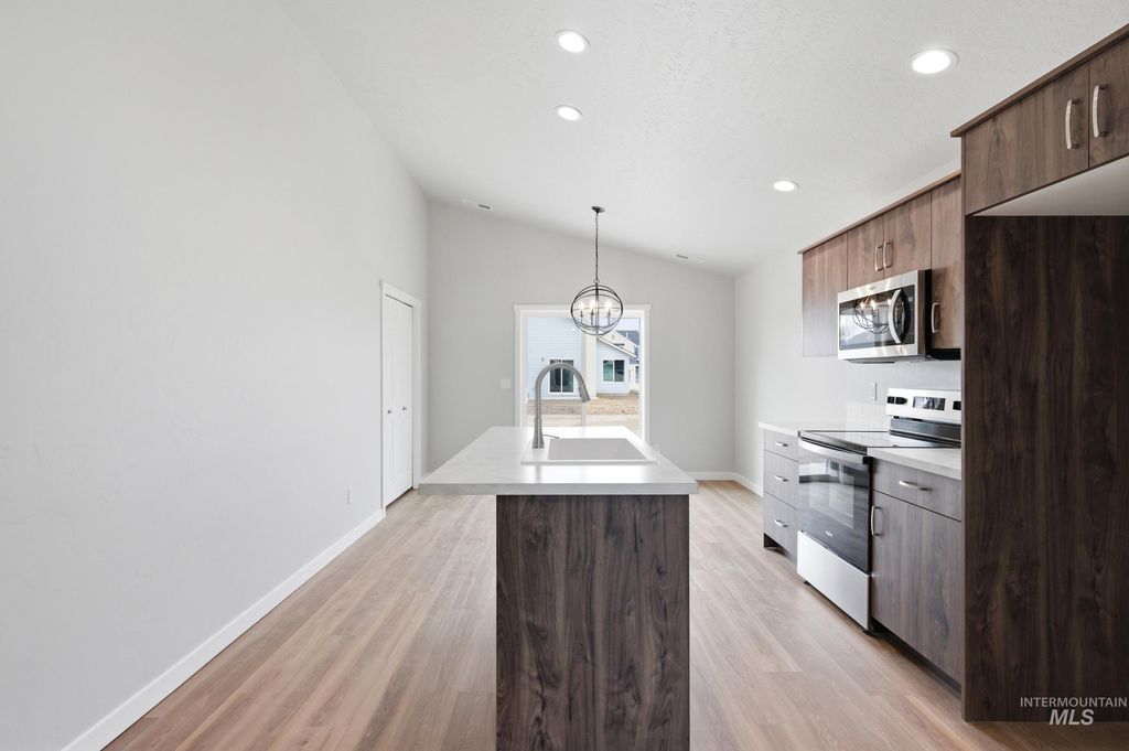 4414 S Amsterdam Ave, Nampa, ID 83686 photo 3