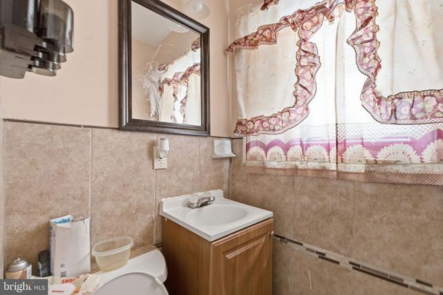 208 WALNUT ST, Darby, PA 19023