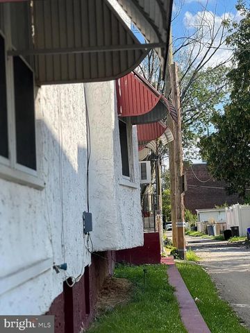 208 WALNUT ST, Darby, PA 19023