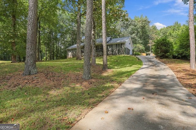 100 Deer Forest Trail, Fayetteville, GA 30214