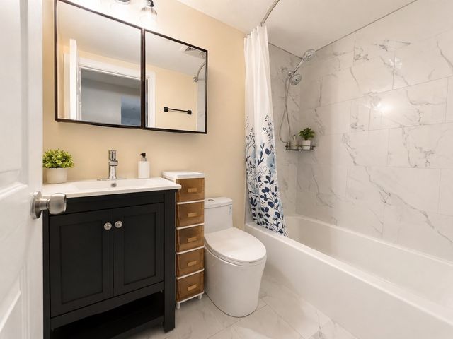 209 Riverview Ave 7, Newton, MA 02466