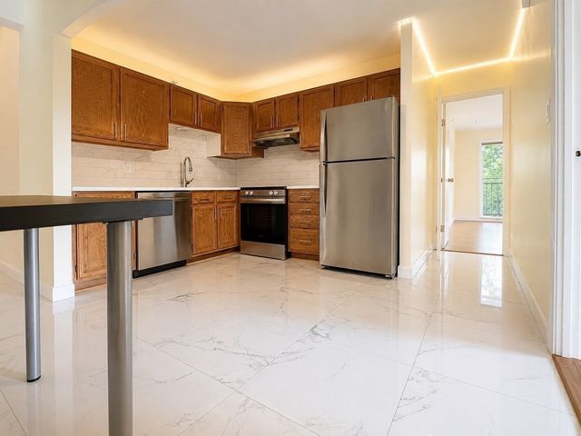 209 Riverview Ave 7, Newton, MA 02466