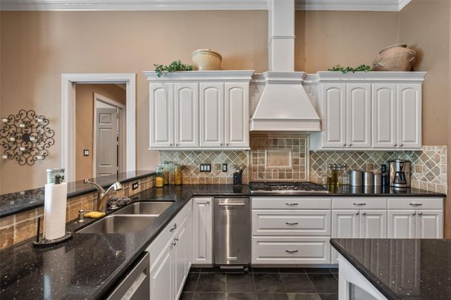 35 Bentwater Bay Circle, Montgomery, TX 77356