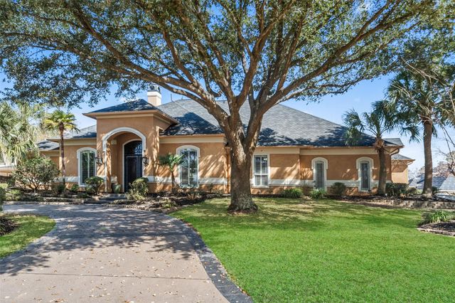 35 Bentwater Bay Circle, Montgomery, TX 77356