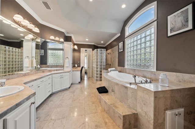 35 Bentwater Bay Circle, Montgomery, TX 77356