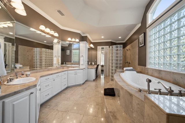 35 Bentwater Bay Circle, Montgomery, TX 77356