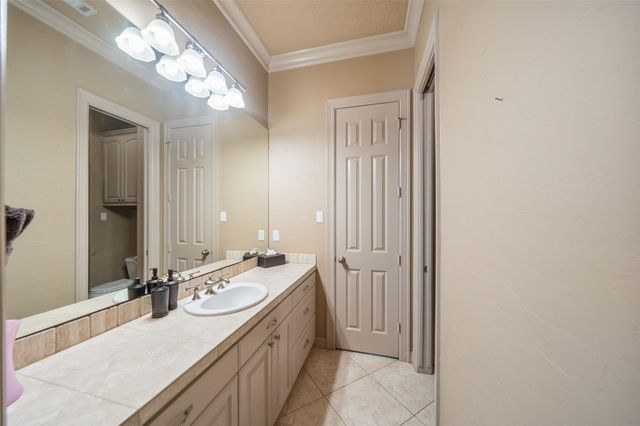 35 Bentwater Bay Circle, Montgomery, TX 77356