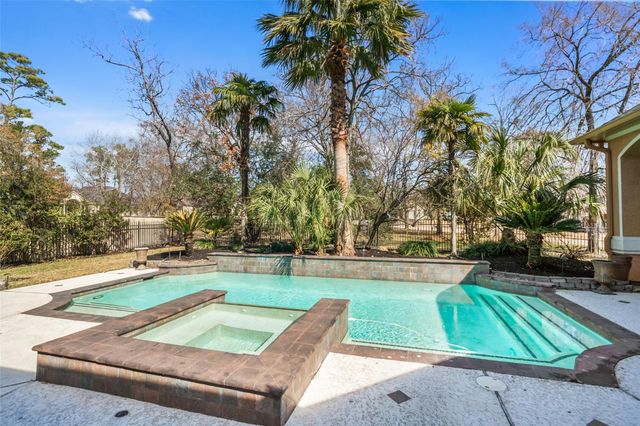 35 Bentwater Bay Circle, Montgomery, TX 77356