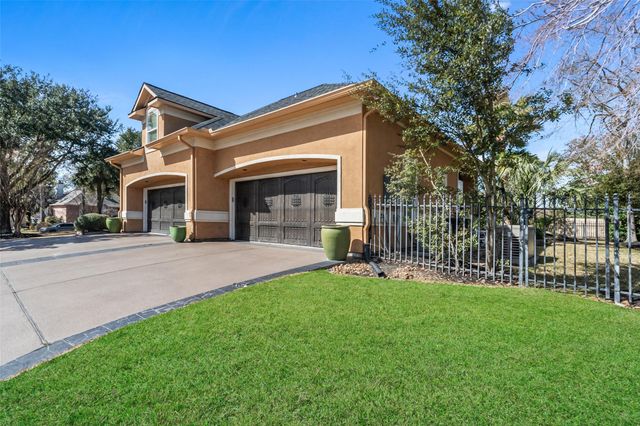 35 Bentwater Bay Circle, Montgomery, TX 77356