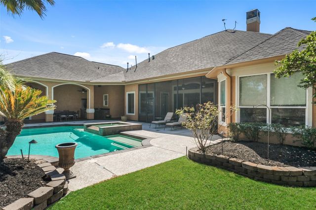 35 Bentwater Bay Circle, Montgomery, TX 77356