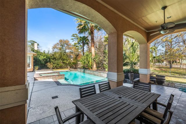 35 Bentwater Bay Circle, Montgomery, TX 77356