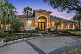 35 Bentwater Bay Circle, Montgomery, TX 77356