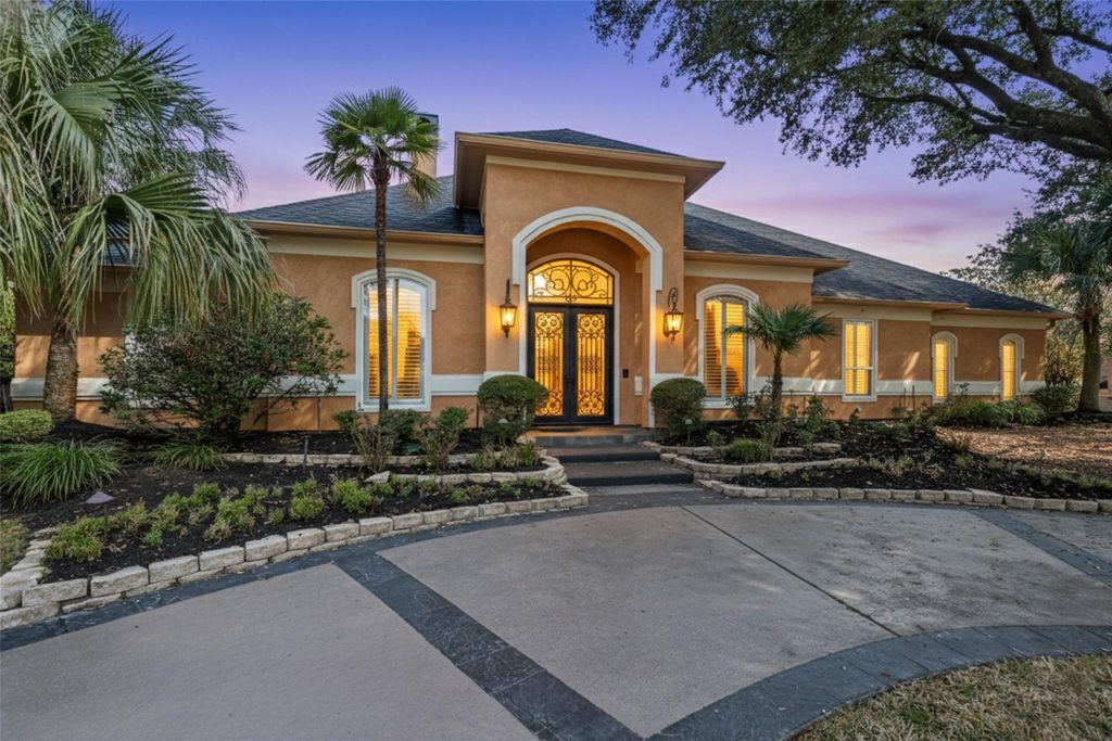 35 Bentwater Bay Circle, Montgomery, TX 77356