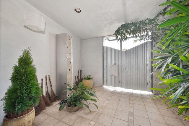 2101 28th St, Sacramento, CA 95818