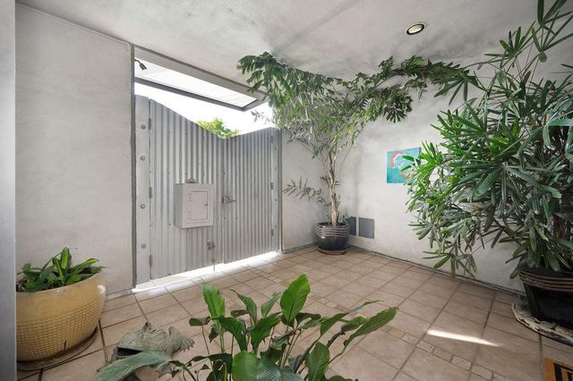 2101 28th St, Sacramento, CA 95818