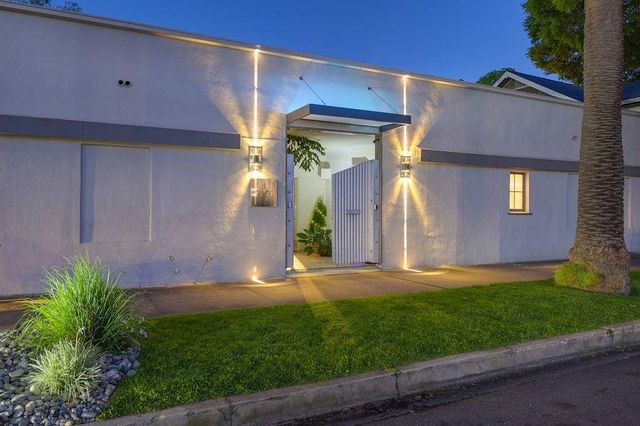 2101 28th St, Sacramento, CA 95818