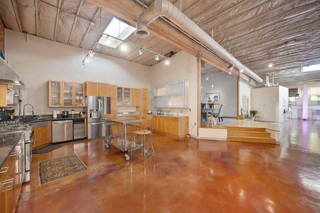 2101 28th St, Sacramento, CA 95818