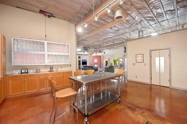 2101 28th St, Sacramento, CA 95818