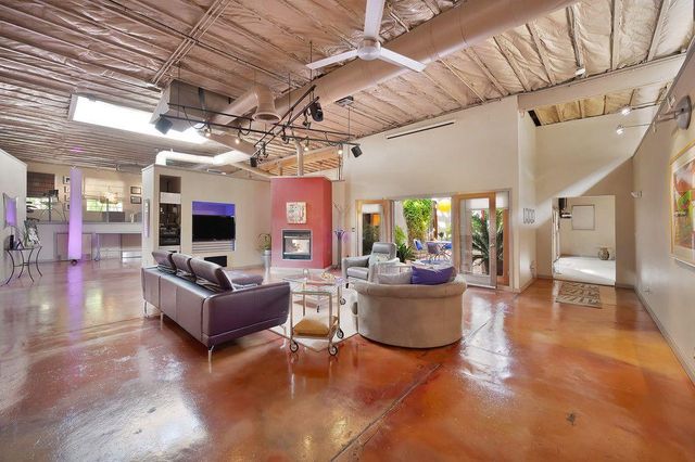 2101 28th St, Sacramento, CA 95818