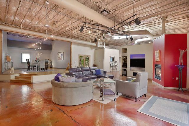 2101 28th St, Sacramento, CA 95818