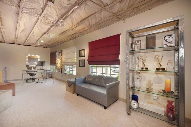 2101 28th St, Sacramento, CA 95818