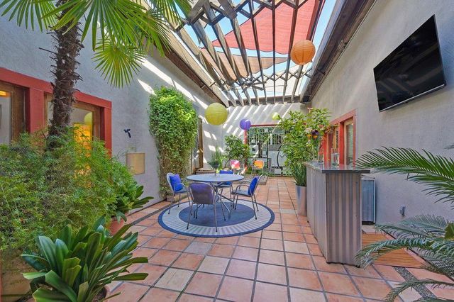 2101 28th St, Sacramento, CA 95818