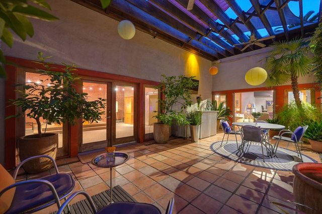 2101 28th St, Sacramento, CA 95818