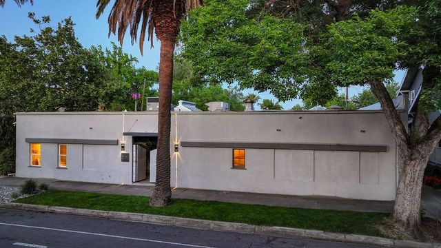 2101 28th St, Sacramento, CA 95818