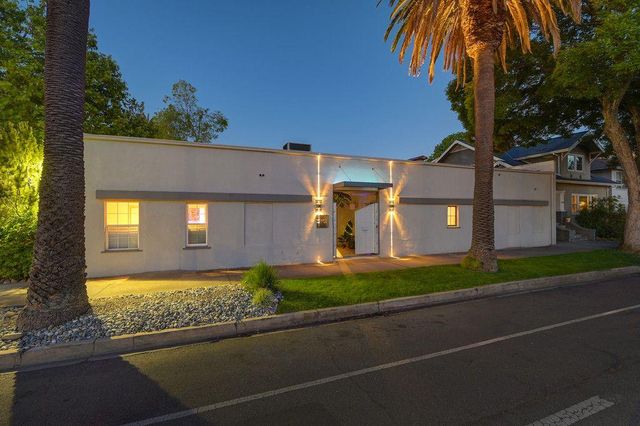 2101 28th St, Sacramento, CA 95818