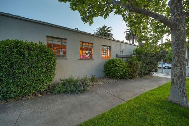 2101 28th St, Sacramento, CA 95818