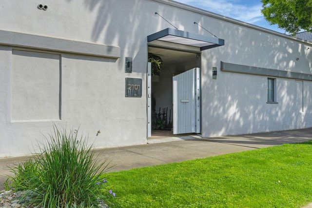 2101 28th St, Sacramento, CA 95818