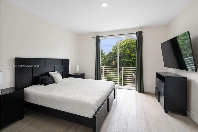 1020 NE 17th Terrace, Fort Lauderdale, FL 33304