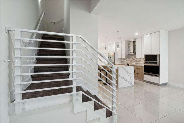 1020 NE 17th Terrace, Fort Lauderdale, FL 33304