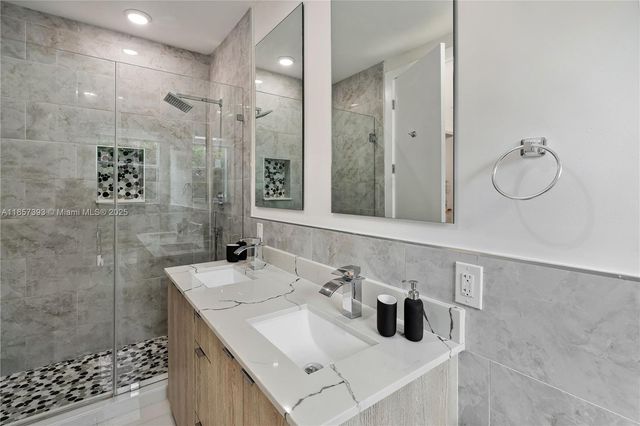 1020 NE 17th Terrace, Fort Lauderdale, FL 33304