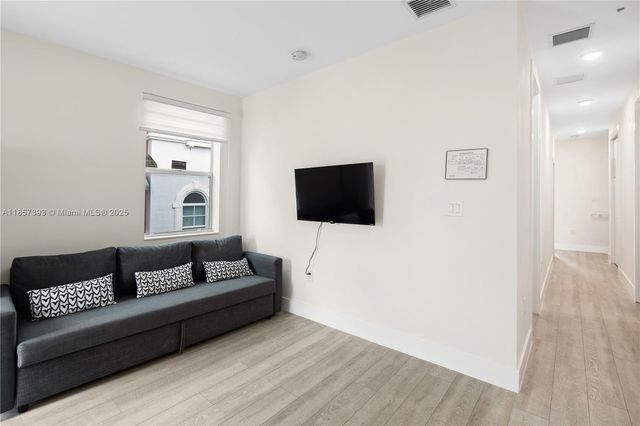 1020 NE 17th Terrace, Fort Lauderdale, FL 33304