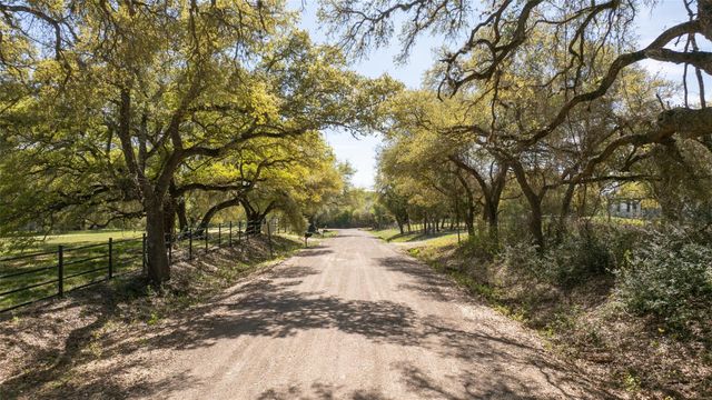 174 Gilmore Road, Brenham, TX 77833