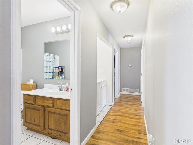 121 Penny Lane, Farmington, MO 63640