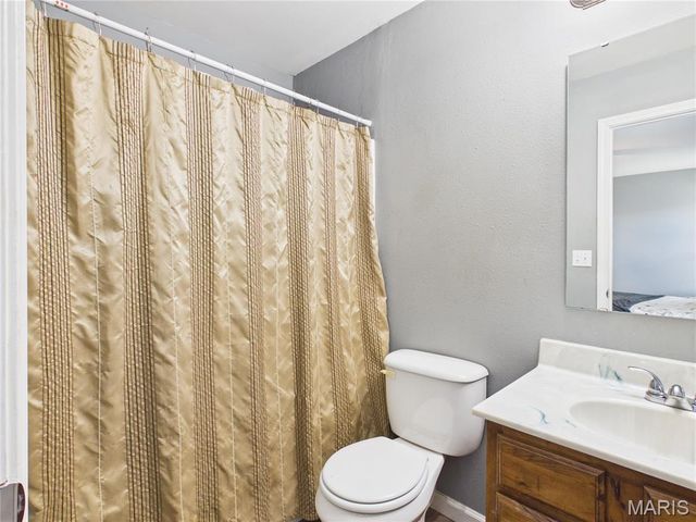 121 Penny Lane, Farmington, MO 63640
