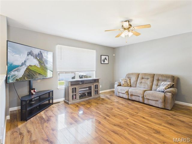 121 Penny Lane, Farmington, MO 63640