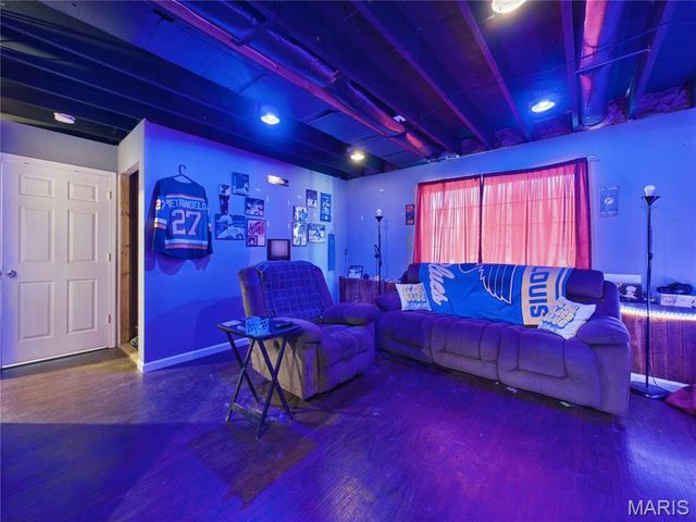121 Penny Lane, Farmington, MO 63640