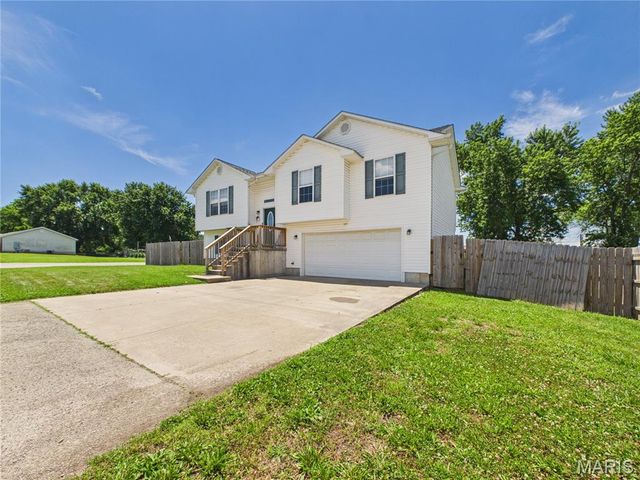 121 Penny Lane, Farmington, MO 63640